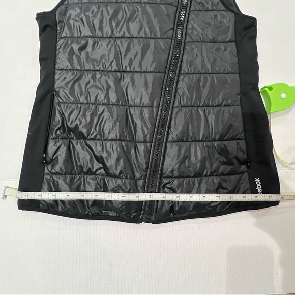Reebok Asymetrical High Neck Puffer Vest in Black insulated zip pockets Medium - Picture 6 of 9